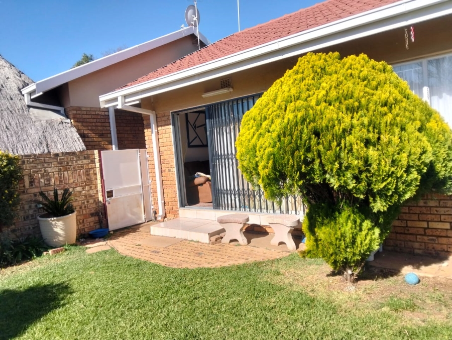 2 Bedroom Property for Sale in Flamwood North West